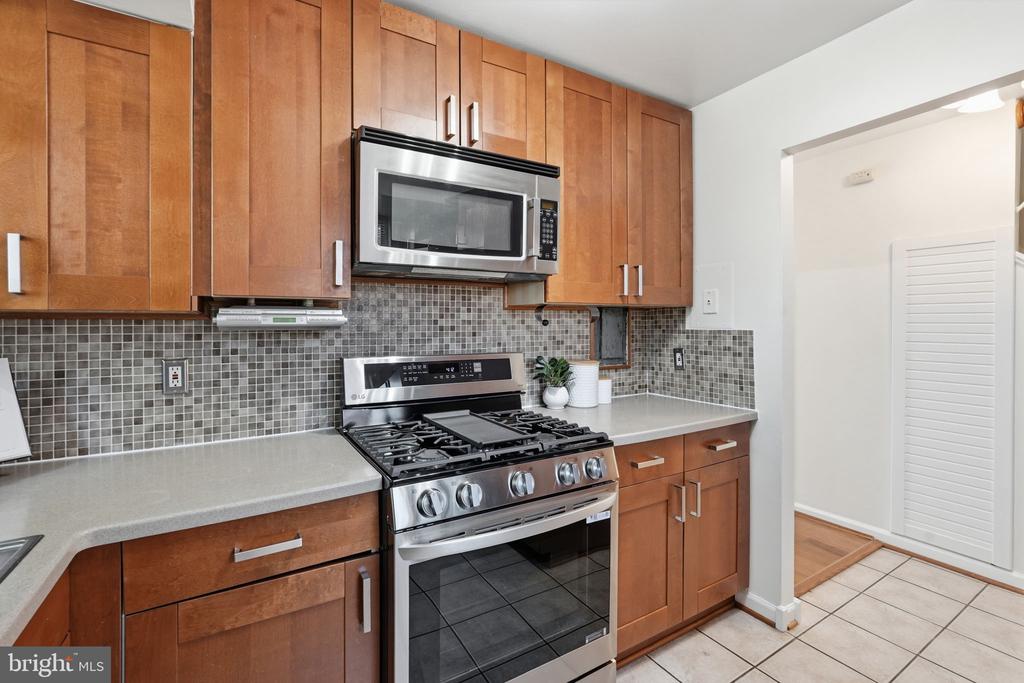 5902 MAYFLOWER COURT