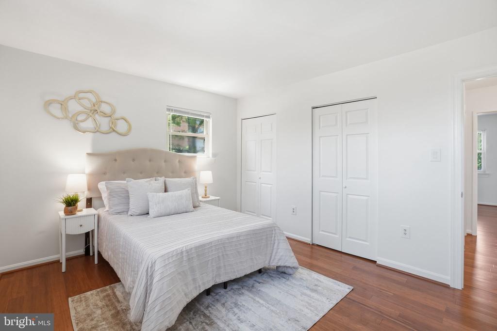 5902 MAYFLOWER COURT