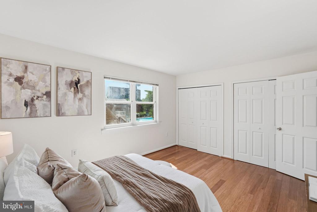 5902 MAYFLOWER COURT