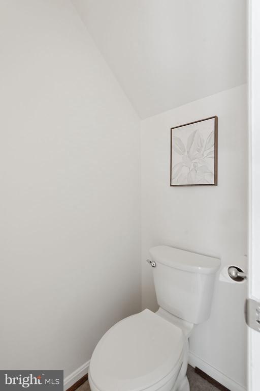 5902 MAYFLOWER COURT