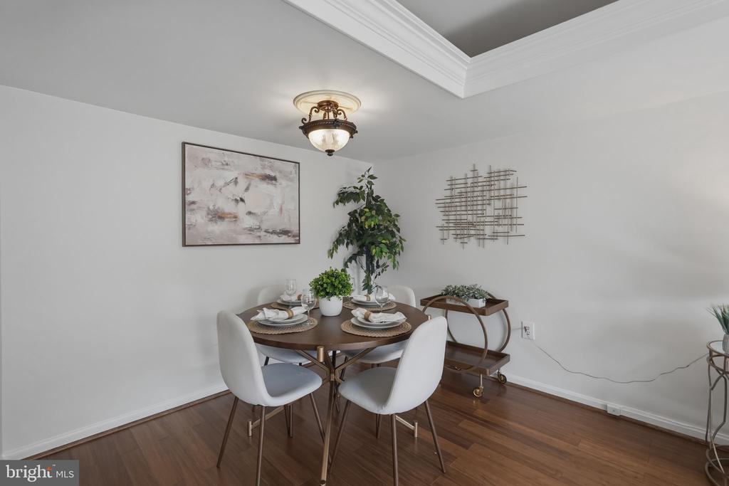 5902 MAYFLOWER COURT