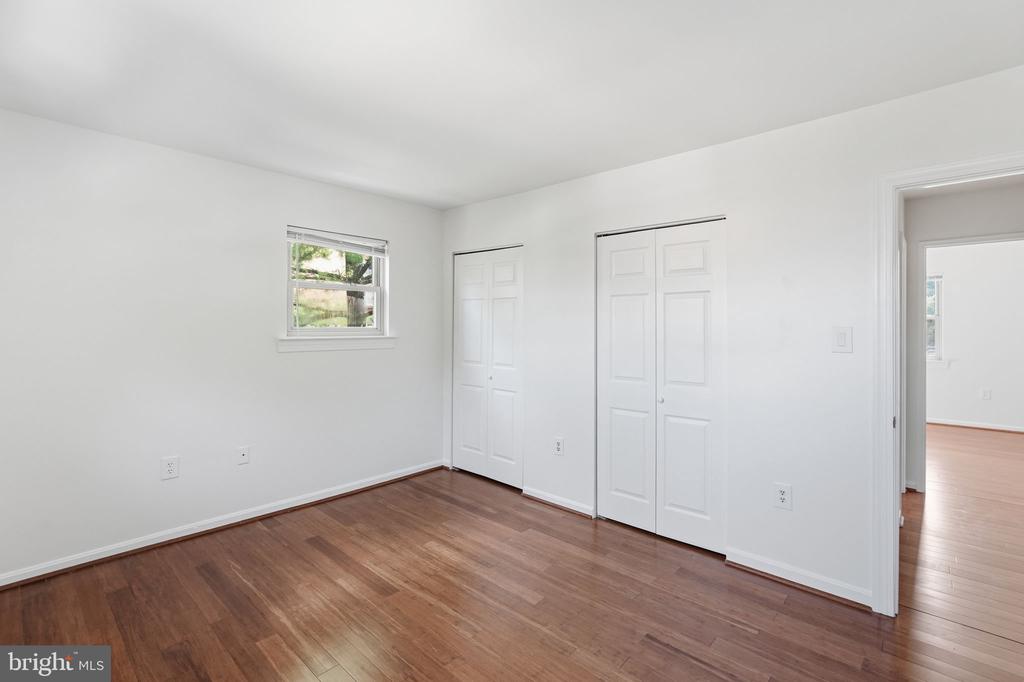 5902 MAYFLOWER COURT