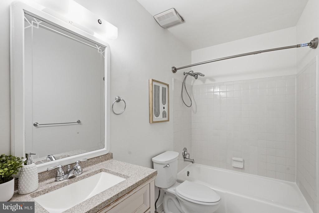 5902 MAYFLOWER COURT