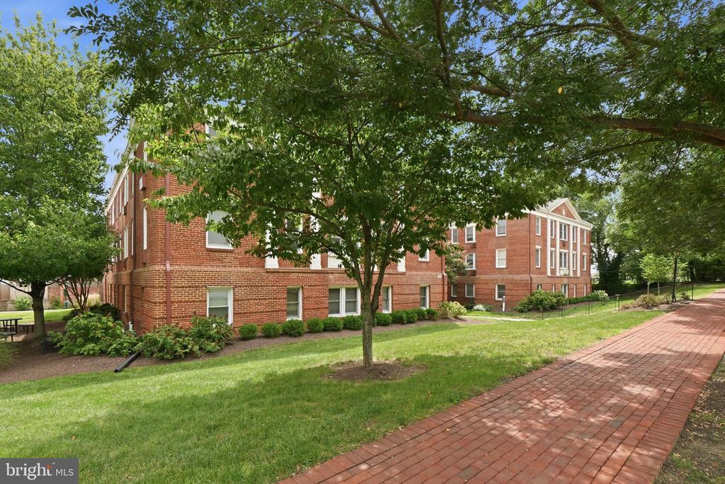 922 S WASHINGTON STREET Unit: 304