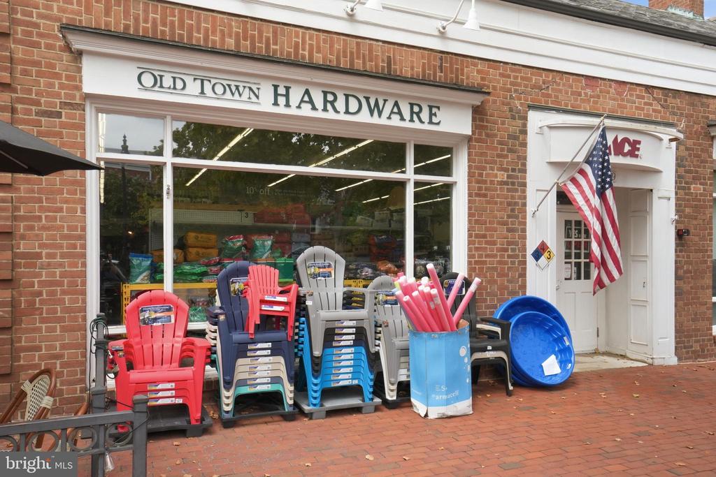 922 S WASHINGTON STREET Unit: 304