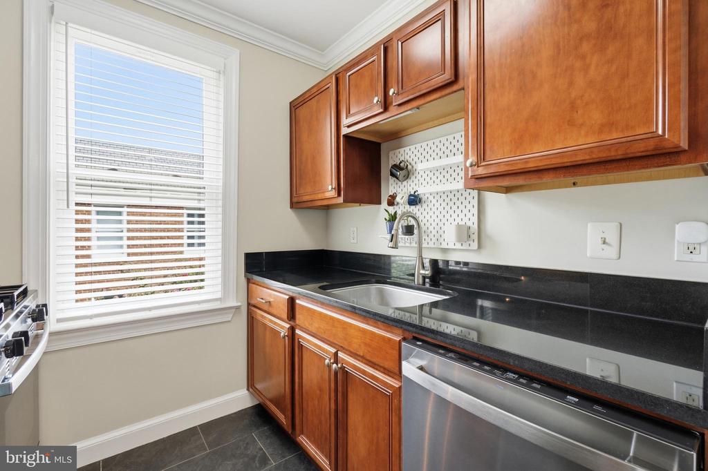 922 S WASHINGTON STREET Unit: 304