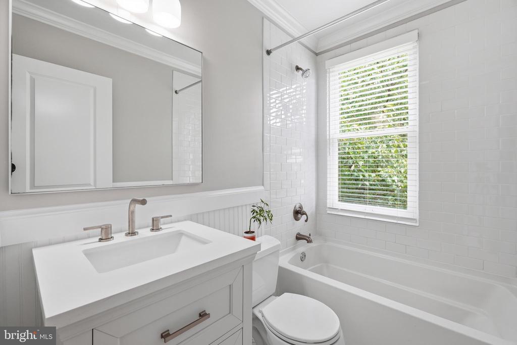 922 S WASHINGTON STREET Unit: 304