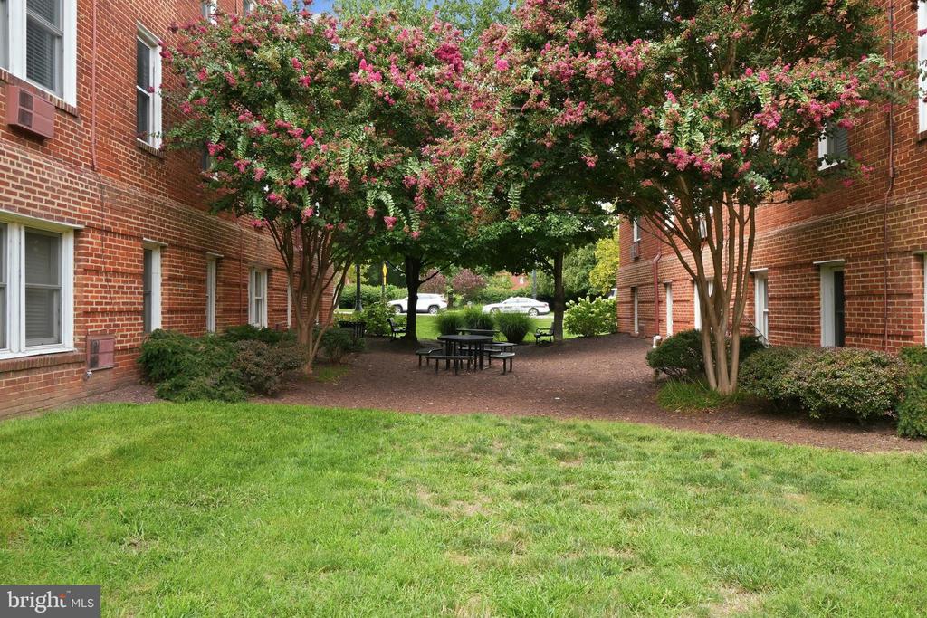 922 S WASHINGTON STREET Unit: 304