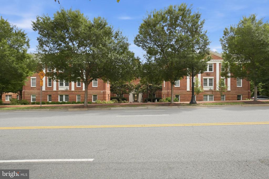 922 S WASHINGTON STREET Unit: 304