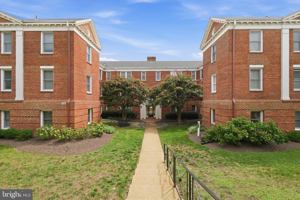 922 S WASHINGTON STREET Unit: 304