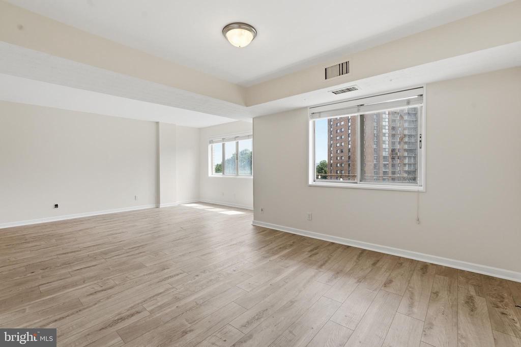 5340 HOLMES RUN PARKWAY Unit: 704
