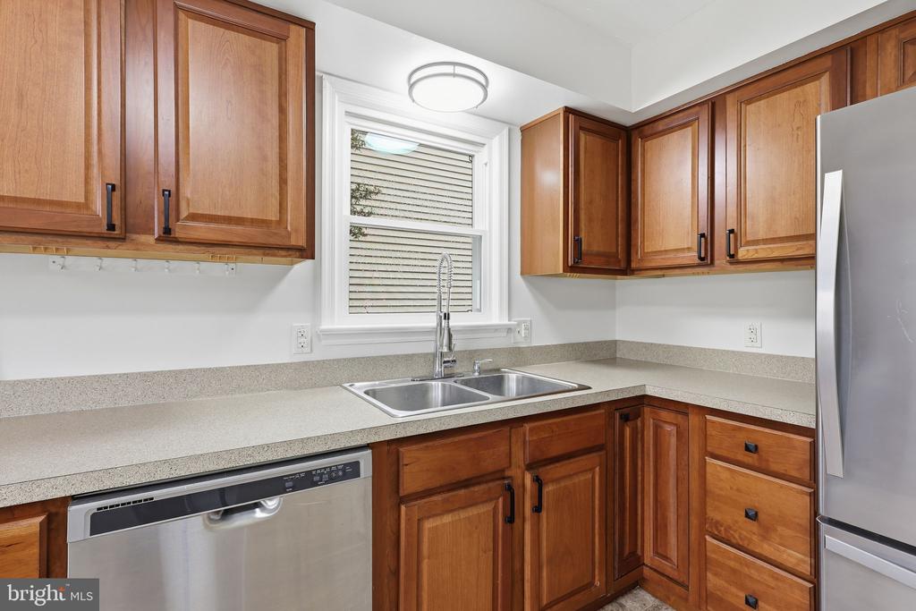 405 WILLOW LAWN DRIVE