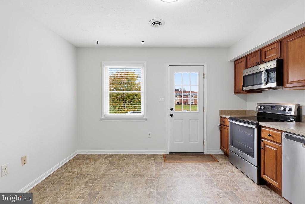 405 WILLOW LAWN DRIVE