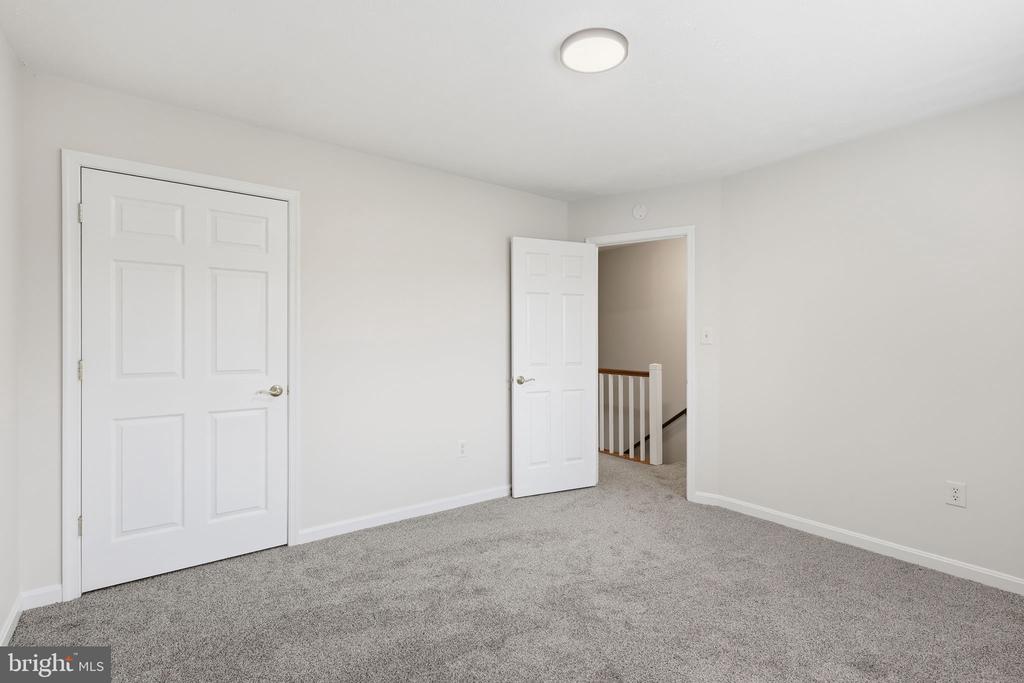 405 WILLOW LAWN DRIVE