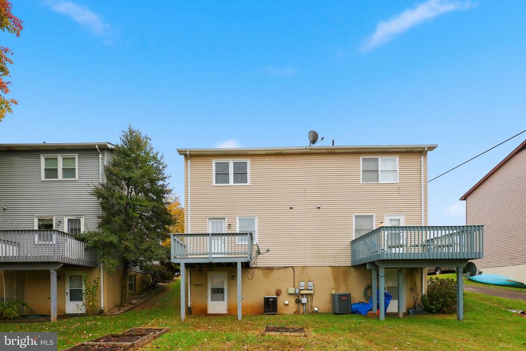 405 WILLOW LAWN DRIVE