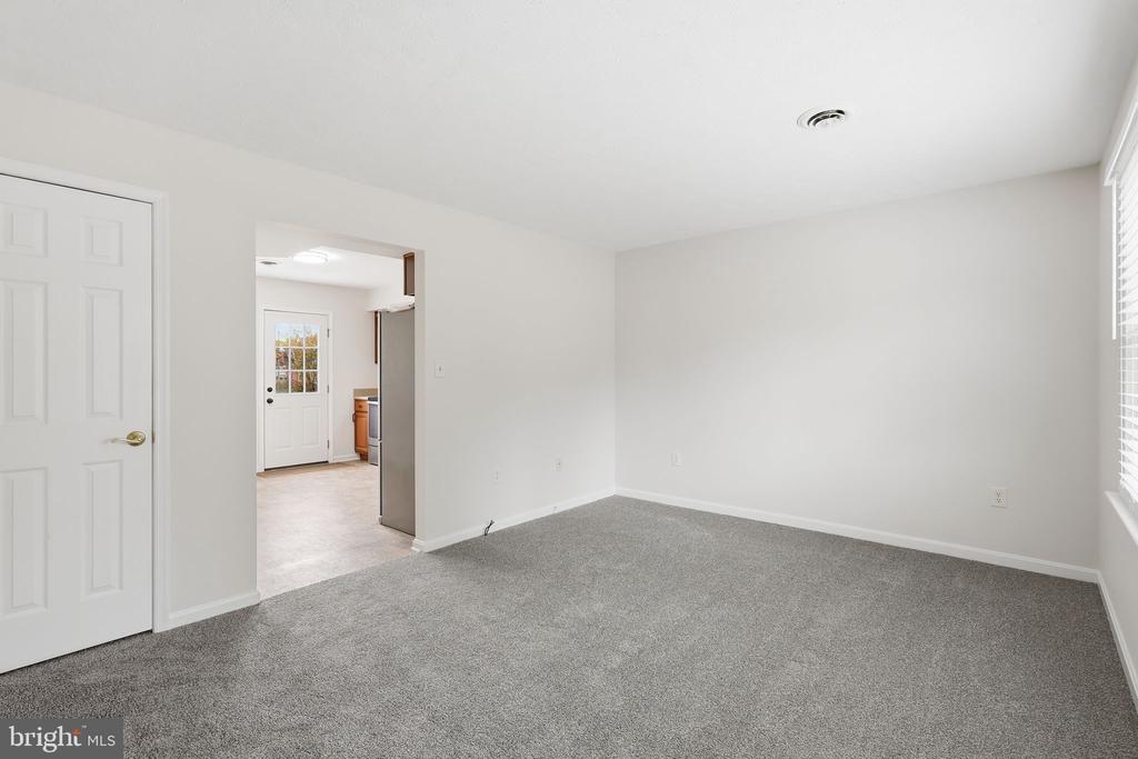 405 WILLOW LAWN DRIVE