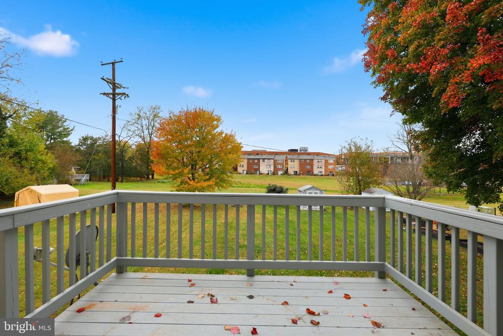 405 WILLOW LAWN DRIVE