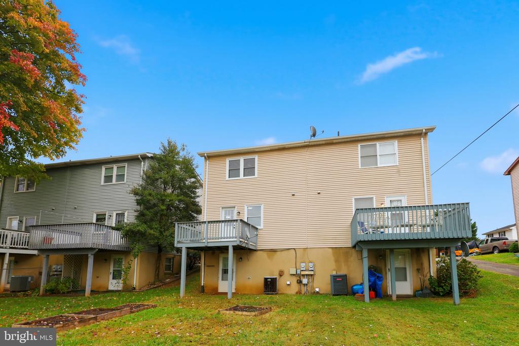 405 WILLOW LAWN DRIVE