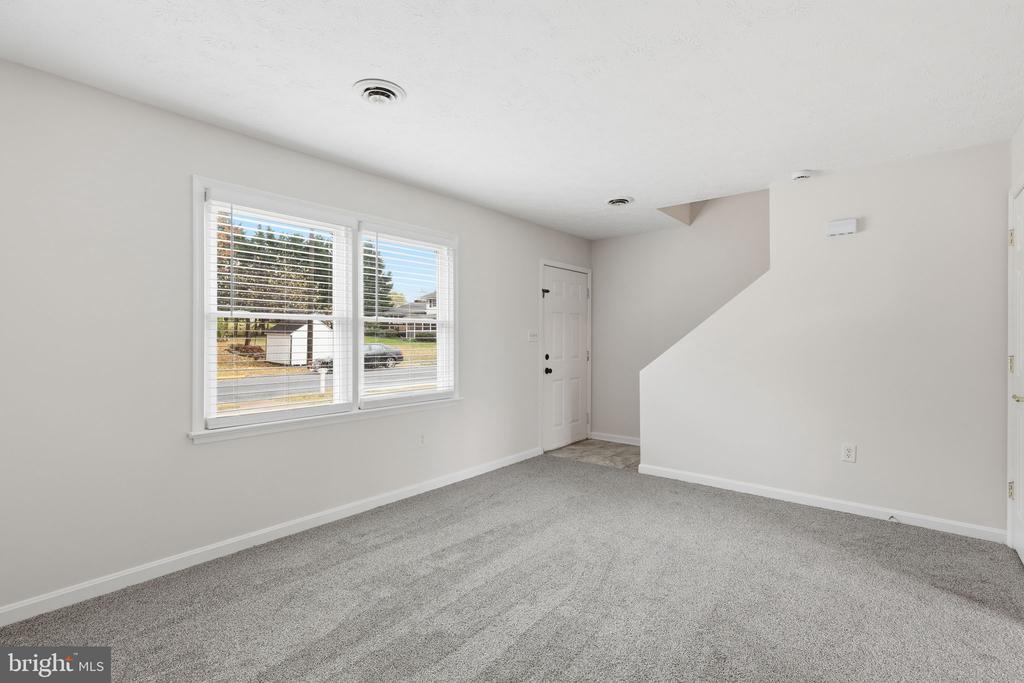 405 WILLOW LAWN DRIVE