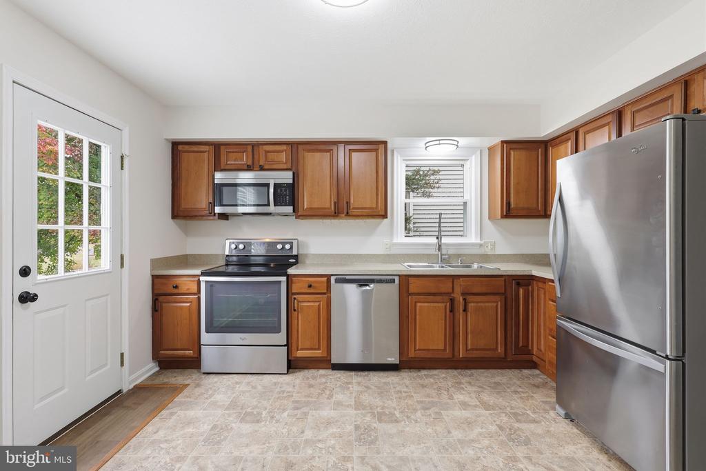 405 WILLOW LAWN DRIVE