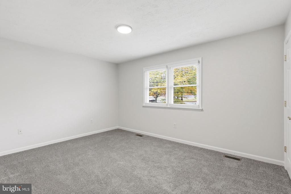 405 WILLOW LAWN DRIVE