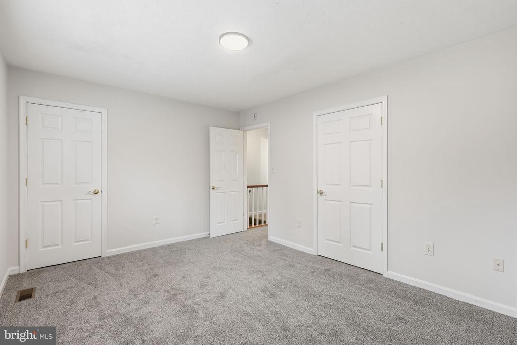 405 WILLOW LAWN DRIVE