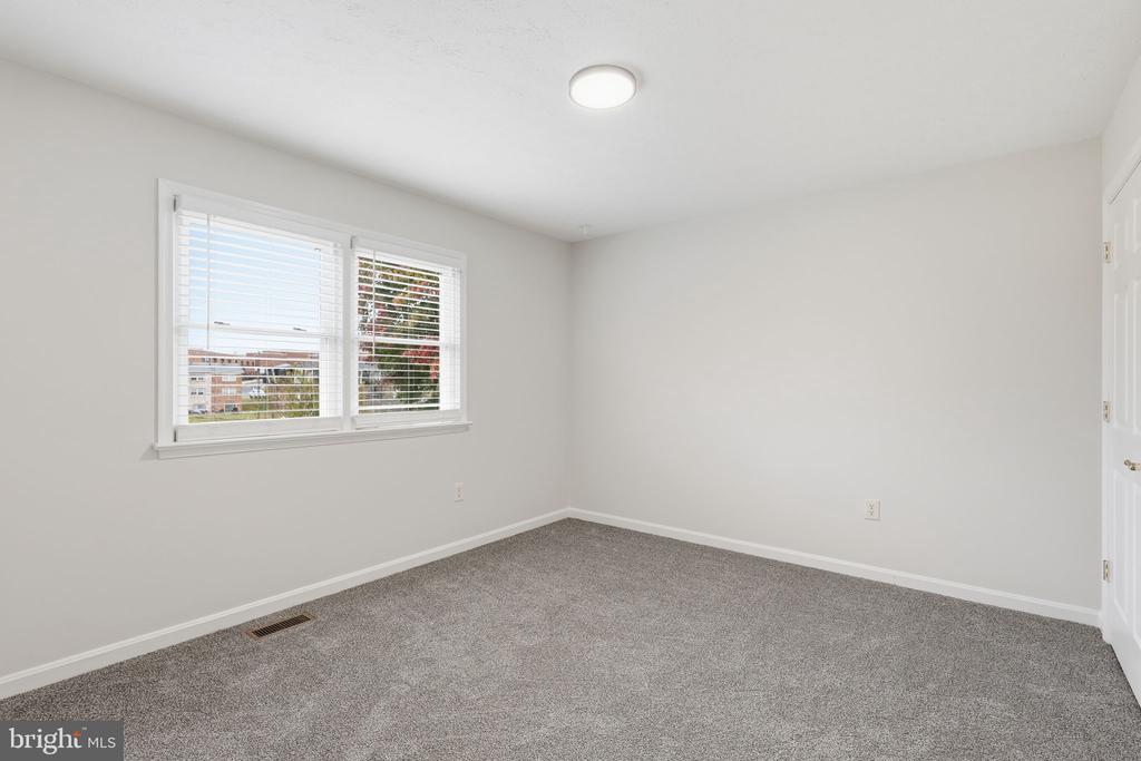 405 WILLOW LAWN DRIVE