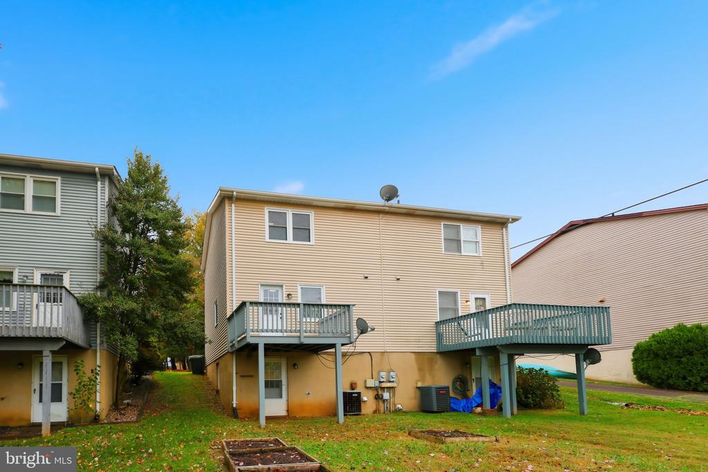 405 WILLOW LAWN DRIVE