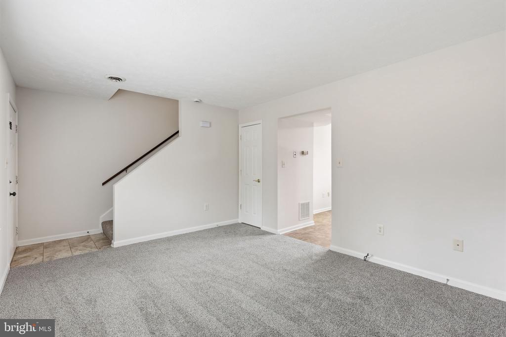 405 WILLOW LAWN DRIVE