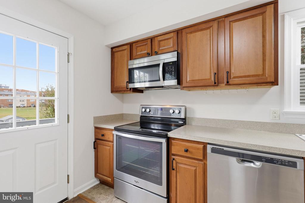 405 WILLOW LAWN DRIVE