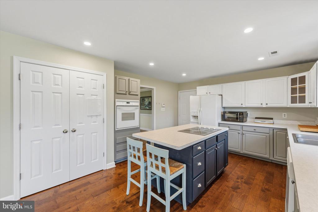 17065 REID HILL DRIVE