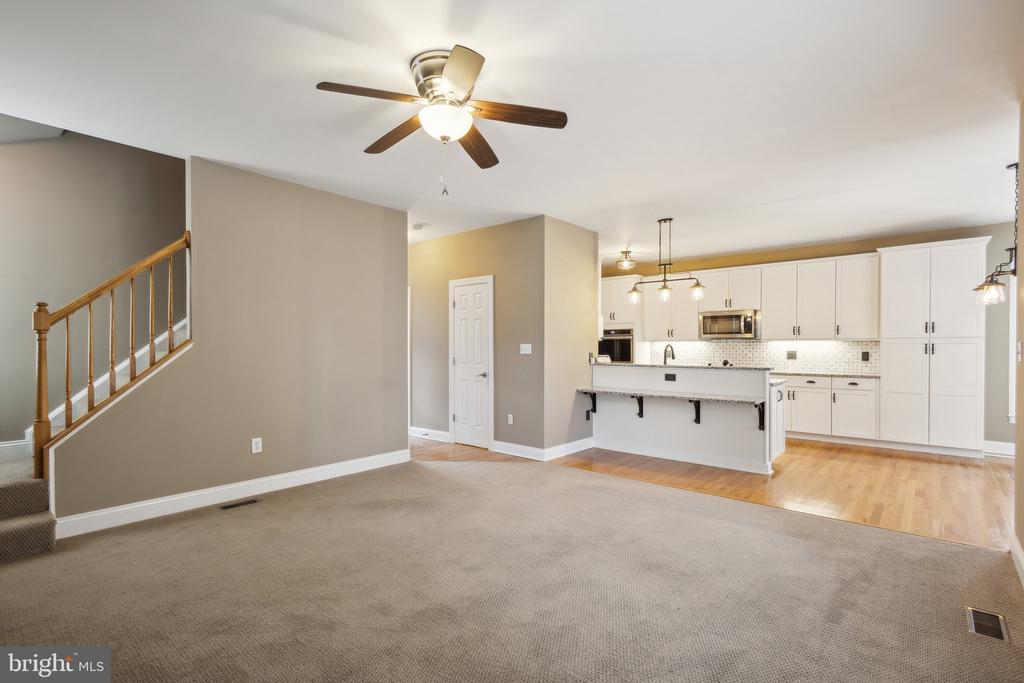 17263 EASTER LILY MEWS