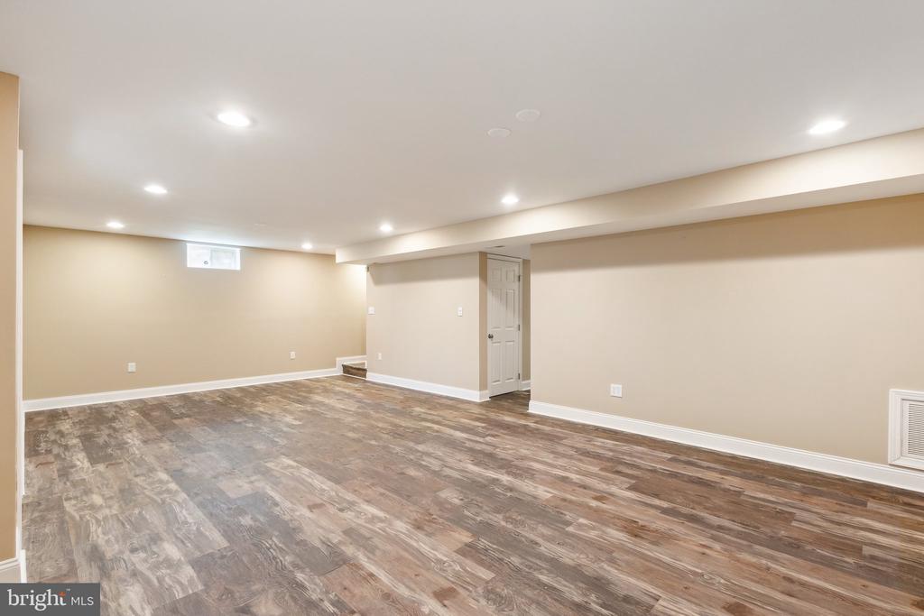 17263 EASTER LILY MEWS