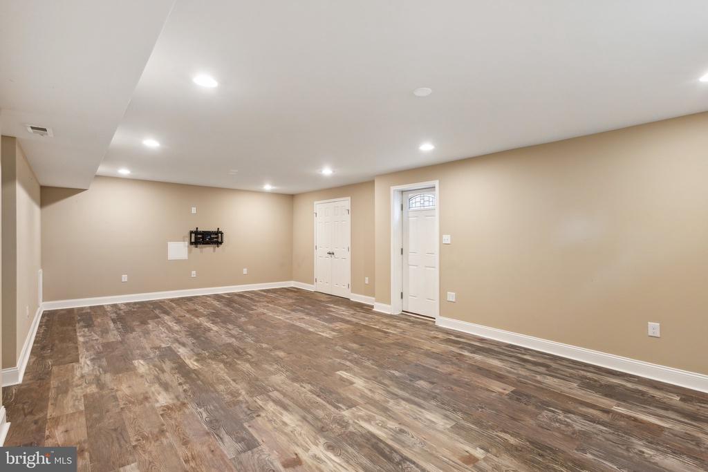 17263 EASTER LILY MEWS