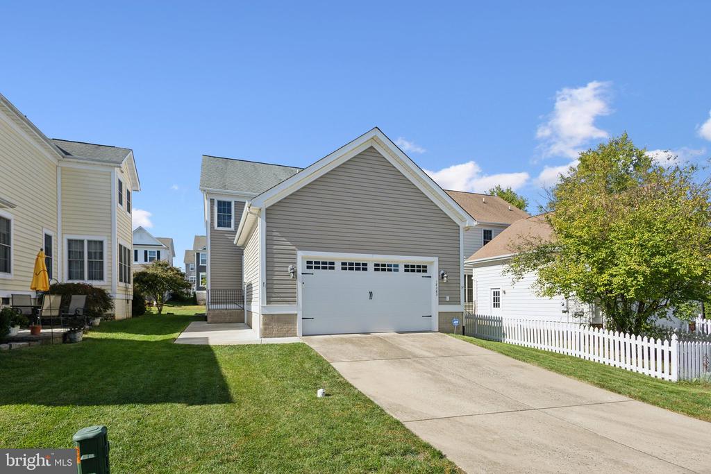 17263 EASTER LILY MEWS