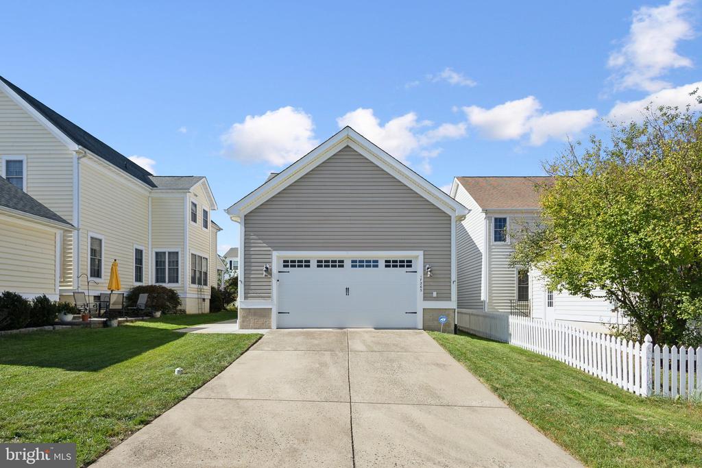 17263 EASTER LILY MEWS
