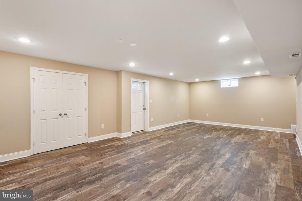 17263 EASTER LILY MEWS