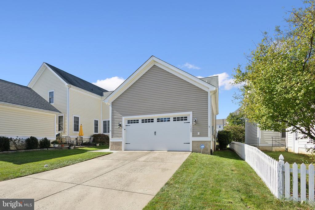 17263 EASTER LILY MEWS