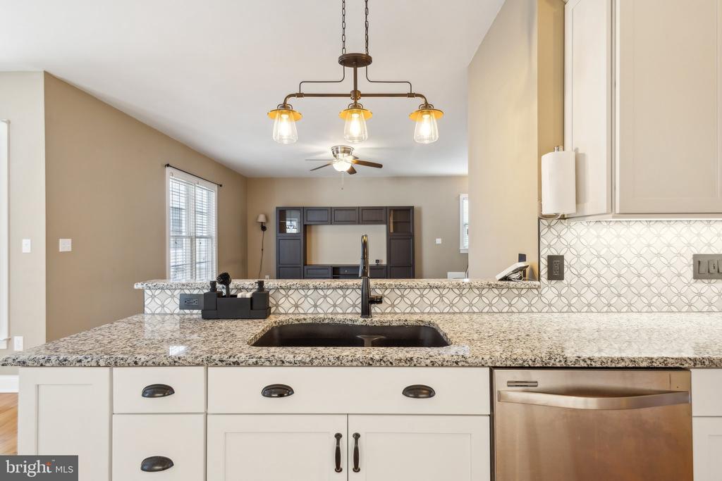17263 EASTER LILY MEWS