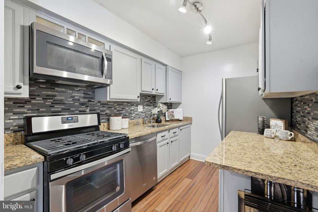 1138 S WASHINGTON STREET 204