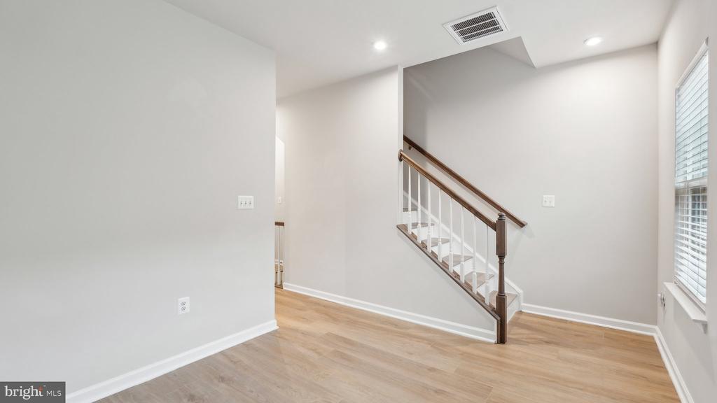 1104 SPUR LANE