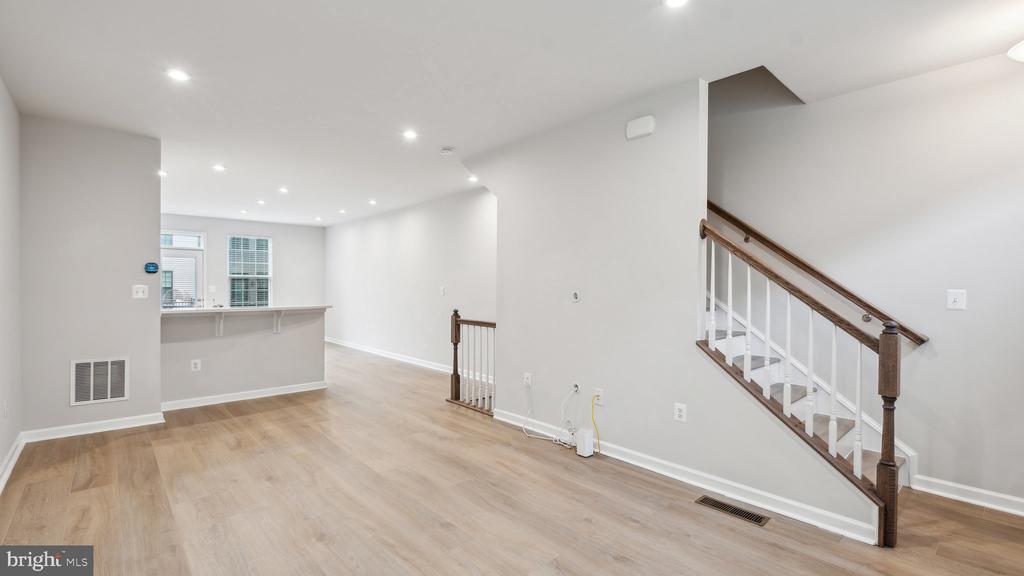 1104 SPUR LANE