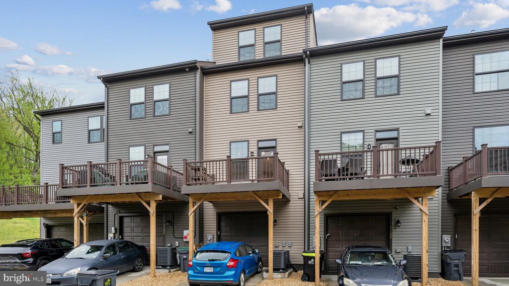 1104 SPUR LANE