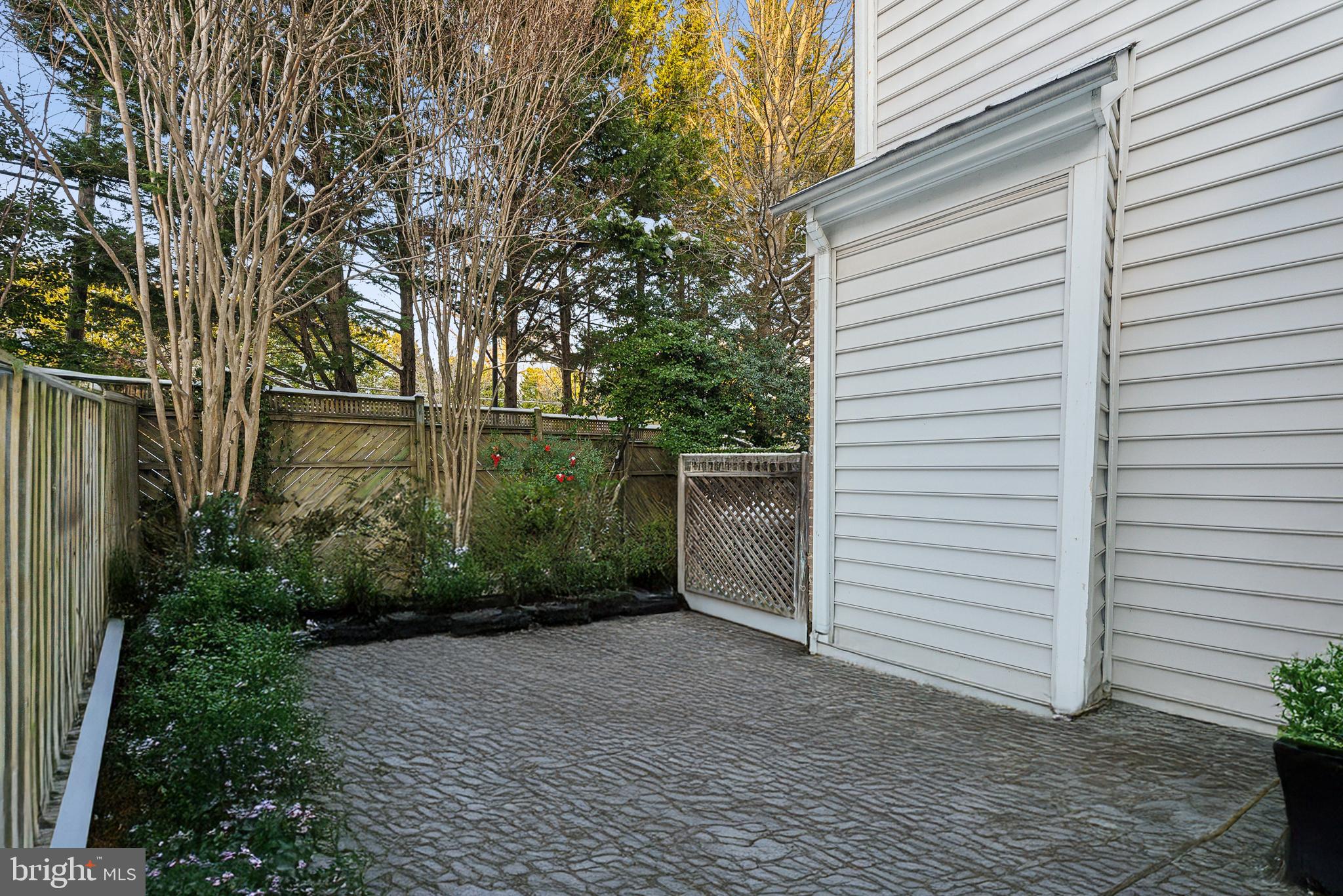 9782 MAPLE TRACE CIRCLE