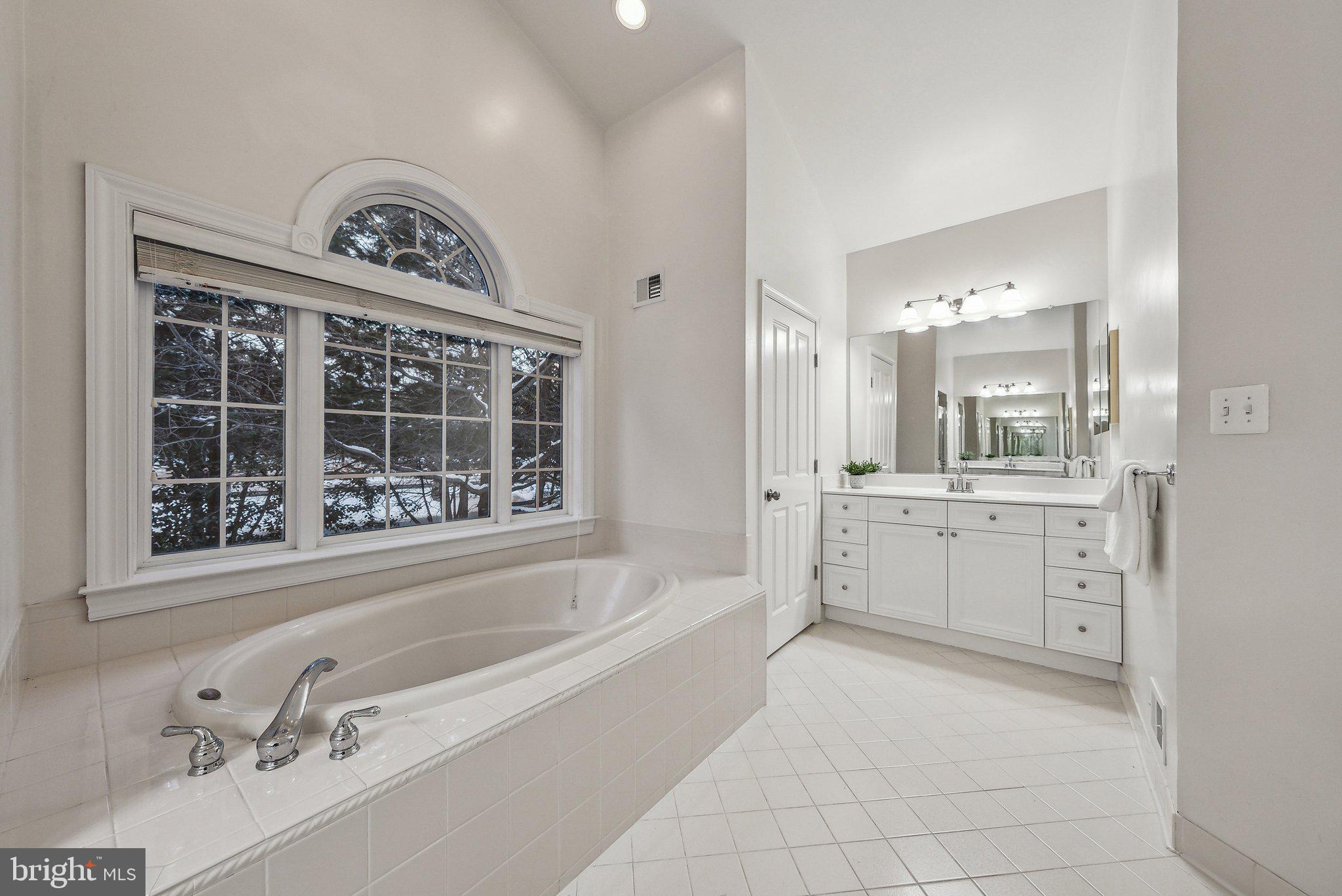 9782 MAPLE TRACE CIRCLE