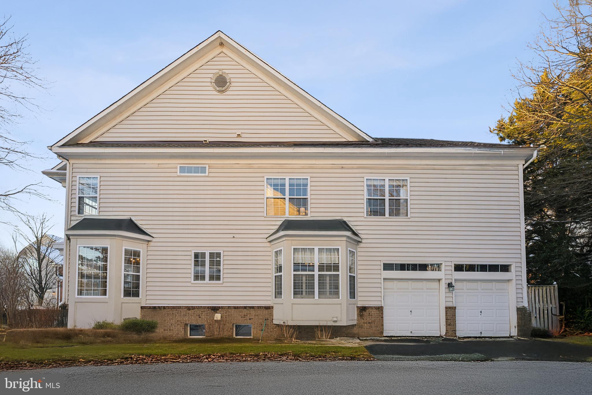 9782 MAPLE TRACE CIRCLE