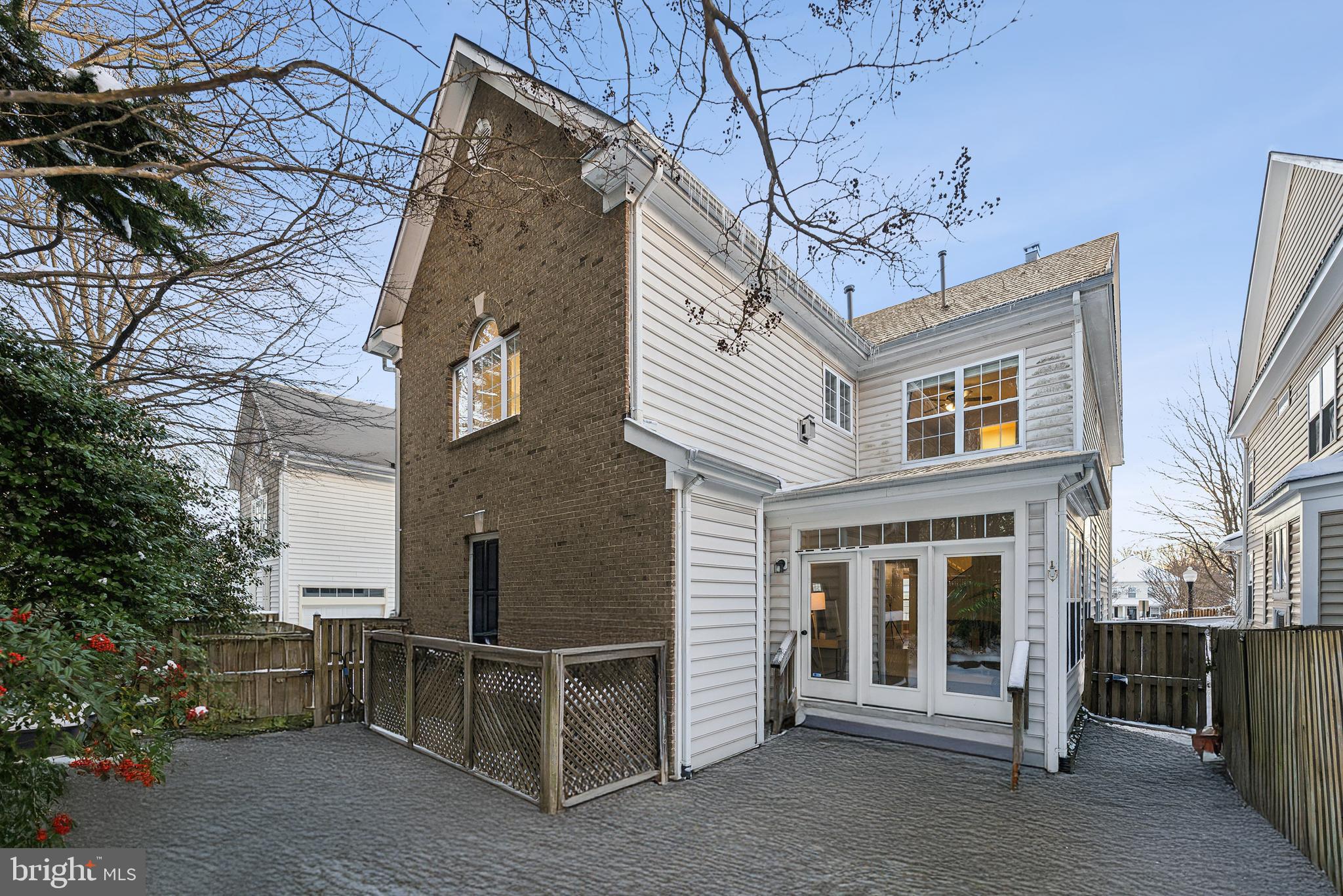9782 MAPLE TRACE CIRCLE