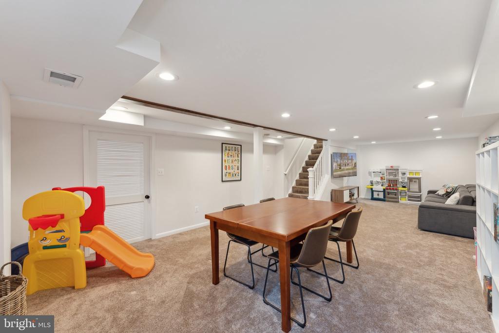 4027 POPLAR STREET