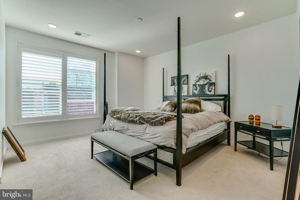3989 NORTON PLACE 305