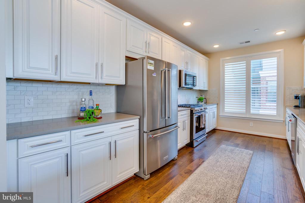 3989 NORTON PLACE 305